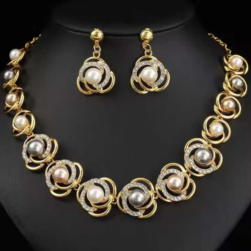 Artificial Pearl Necklace ( Golden )