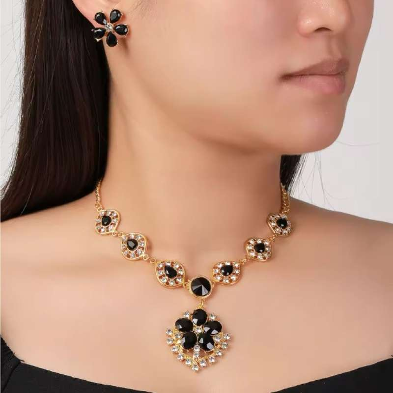 Flower Design Black Stone Necklace