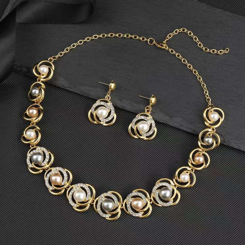 Artificial Pearl Necklace ( Golden )