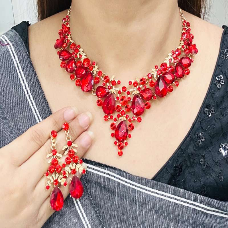 Diamond Cut Crystal Party Set ( Red)
