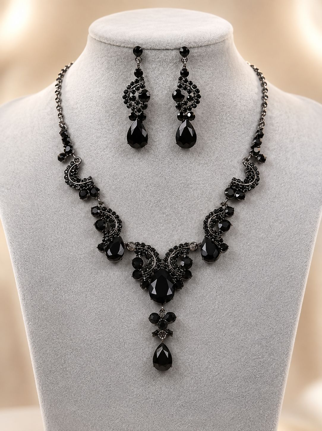 Premium Black stone Diamond Cut Crystal Necklace