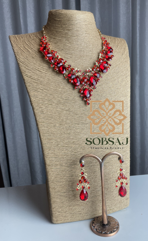 Diamond Cut Crystal Party Set ( Red)